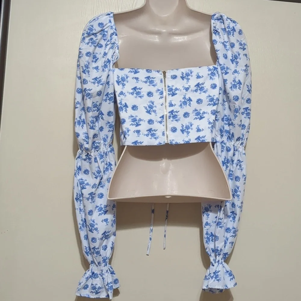 Goodnight Macaroon Floral White And Blue Long Sleeve Crop Top Size Small - Picture 5 of 14